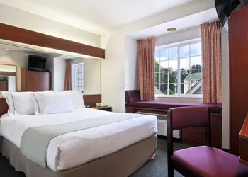 Microtel Inn & Suites by Wyndham Marianna hotel thumbnail 4