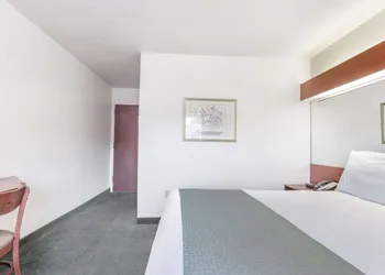 Microtel Inn & Suites by Wyndham Marianna hotel thumbnail 5