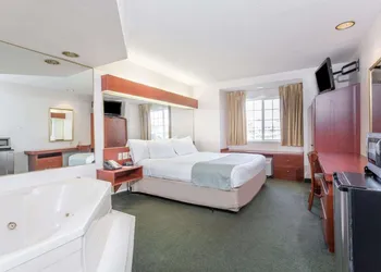 Microtel Inn & Suites by Wyndham Marianna hotel thumbnail 8