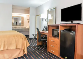 Quality Inn Marianna South hotel thumbnail 4