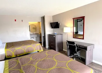 Super 8 by Wyndham Marianna I-10 hotel thumbnail 6