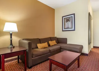 Comfort Inn & Suites Crestview South hotel thumbnail 5