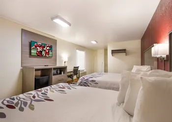 Red Roof Inn Crestview hotel thumbnail 5
