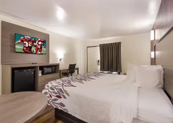 Red Roof Inn Crestview hotel thumbnail 7