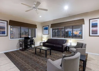 Days Inn by Wyndham Roswell hotel thumbnail 4