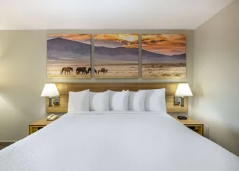 Days Inn by Wyndham Roswell hotel thumbnail 6