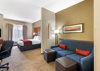 Comfort Suites Brunswick hotel thumbnail 4