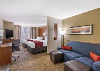 Comfort Suites Brunswick hotel thumbnail 6