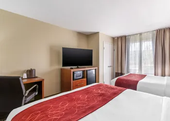 Comfort Suites Brunswick hotel thumbnail 8