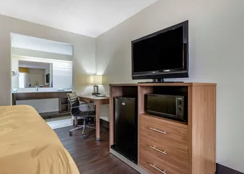Quality Inn Brunswick hotel thumbnail 4