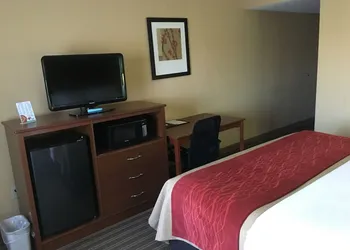 Comfort Inn Jackson I-40 hotel thumbnail 7