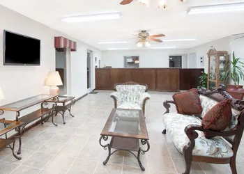 Super 8 by Wyndham Whiteville hotel thumbnail 2