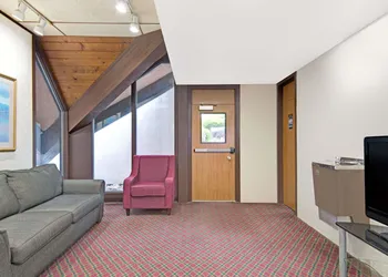 Days Inn by Wyndham Washington Pennsylvania hotel thumbnail 2