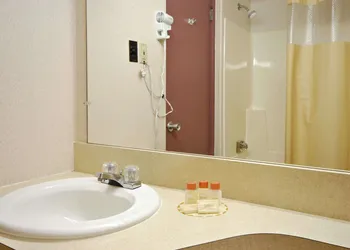 Days Inn by Wyndham Washington Pennsylvania hotel thumbnail 5