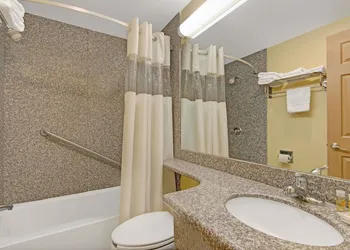 Days Inn by Wyndham Washington Pennsylvania hotel thumbnail 8