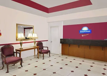 Days Inn & Suites by Wyndham Starkville hotel thumbnail 2