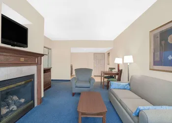 Wingate by Wyndham Ellicottville hotel thumbnail 4