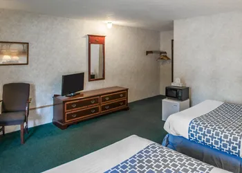 Econo Lodge Hornell hotel thumbnail 7