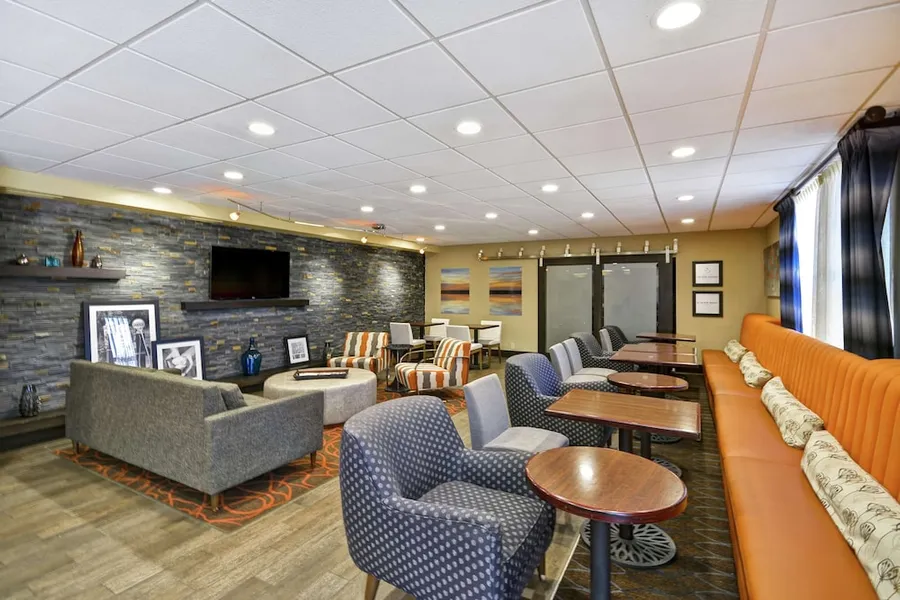 Hampton Inn Auburn hotel detail image 2
