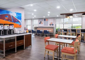 Hampton Inn Auburn hotel thumbnail 4