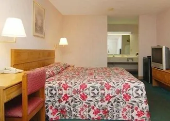 Econo Lodge Lanett hotel thumbnail 5
