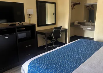 Travelodge by Wyndham Clarksville hotel thumbnail 4