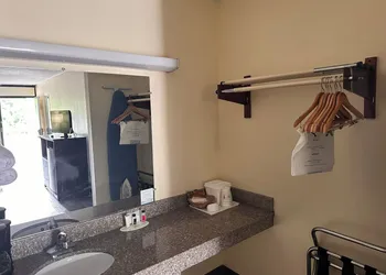 Travelodge by Wyndham Clarksville hotel thumbnail 5