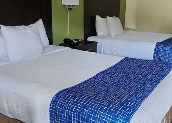 Travelodge by Wyndham Clarksville hotel thumbnail 8