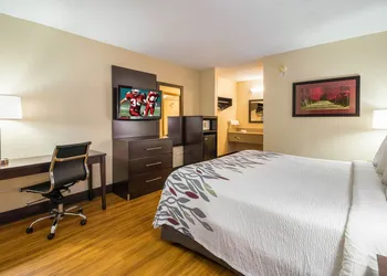 Red Roof Inn Clarksville hotel thumbnail 3