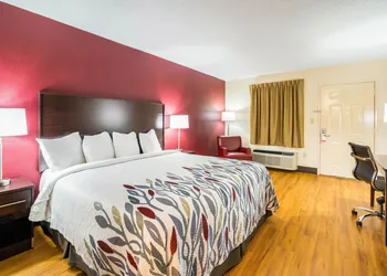 Red Roof Inn Clarksville hotel thumbnail 4