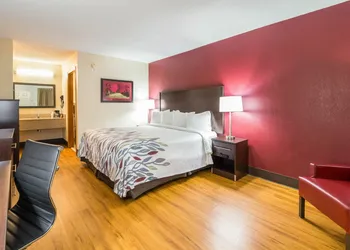 Red Roof Inn Clarksville hotel thumbnail 5