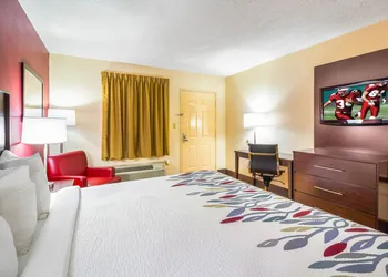 Red Roof Inn Clarksville hotel thumbnail 8