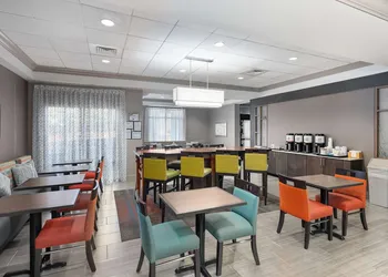 Hampton Inn by Hilton Springfield hotel thumbnail 2