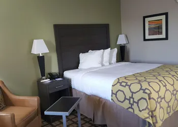 Baymont by Wyndham Clarksville hotel thumbnail 6