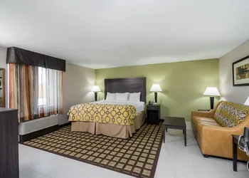 Baymont by Wyndham Clarksville hotel thumbnail 7