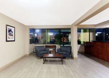 Super 8 by Wyndham Clarksville Northeast hotel thumbnail 2