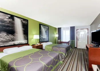 Super 8 by Wyndham Clarksville Northeast hotel thumbnail 4