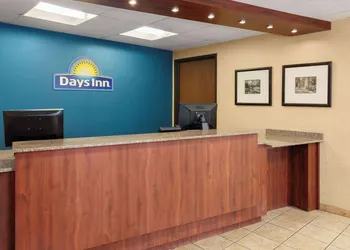 Days Inn by Wyndham Rockford I-90 Casino District hotel thumbnail 2