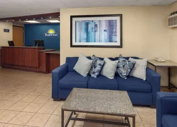 Days Inn by Wyndham Rockford I-90 Casino District hotel thumbnail 4
