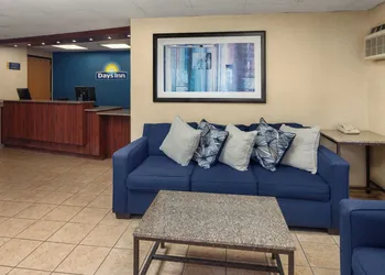 Days Inn by Wyndham Rockford I-90 Casino District hotel thumbnail 7