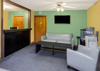 Super 8 by Wyndham Stevensville/St. Joseph hotel thumbnail 2