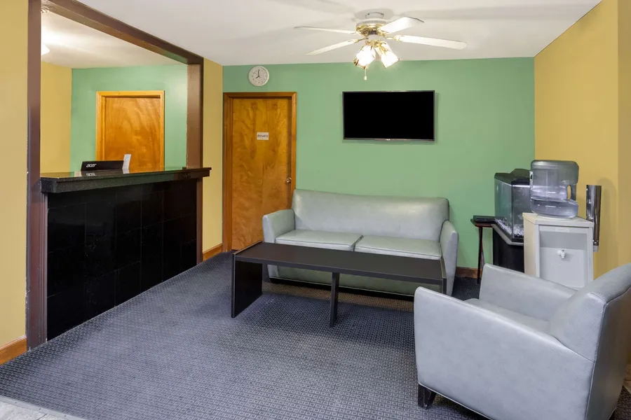 Super 8 by Wyndham Stevensville/St. Joseph hotel detail image 2