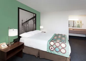 Super 8 by Wyndham Stevensville/St. Joseph hotel thumbnail 3