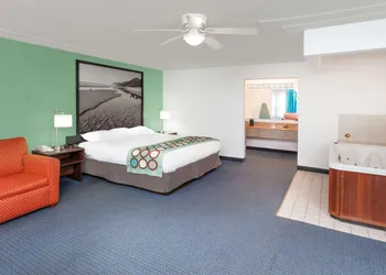 Super 8 by Wyndham Stevensville/St. Joseph hotel thumbnail 8