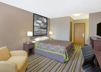 Super 8 by Wyndham Hastings hotel thumbnail 3