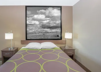Super 8 by Wyndham Hastings hotel thumbnail 6