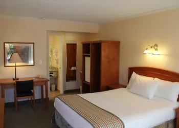 Travelodge by Wyndham Kamloops hotel thumbnail 3