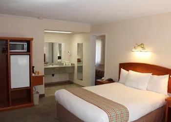 Travelodge by Wyndham Kamloops hotel thumbnail 4