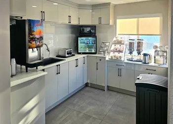 Rodeway Inn & Suites hotel thumbnail 6