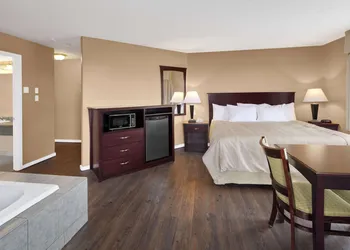Days Inn by Wyndham Kamloops BC hotel thumbnail 5